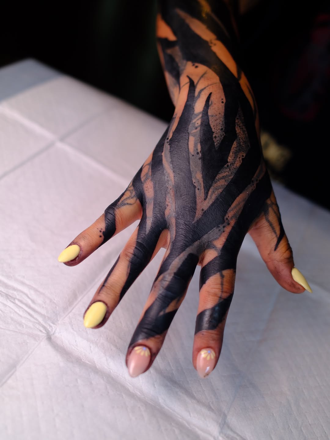 Two days. Palm to almost the shoulder, all freehand.
Just a red marker on the skin and two full days of work. No stencil.
Now booking NYC. Link in b