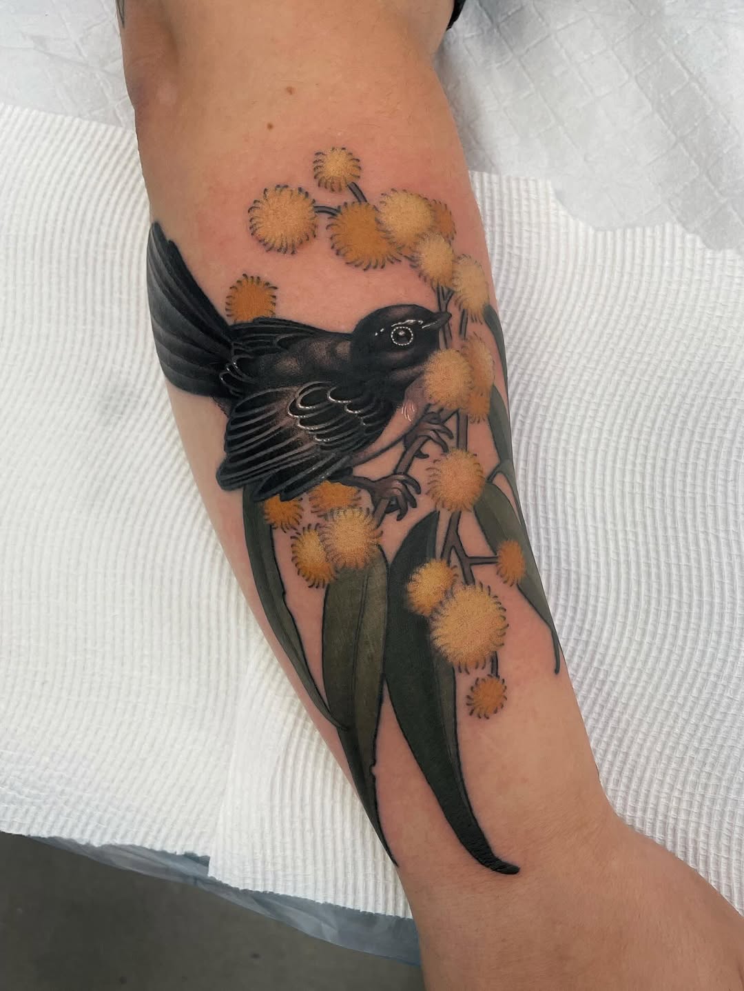 Futakuchi Onna for Alex from back in Feb. Thanks for always coming back!
Inspired by clients reference ~ black healing, colour fresh 

made @wa.ink.ta