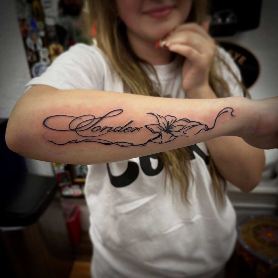 Avery’s first tattoo! Ty guys so much #airiantattoos #electricharetattoo