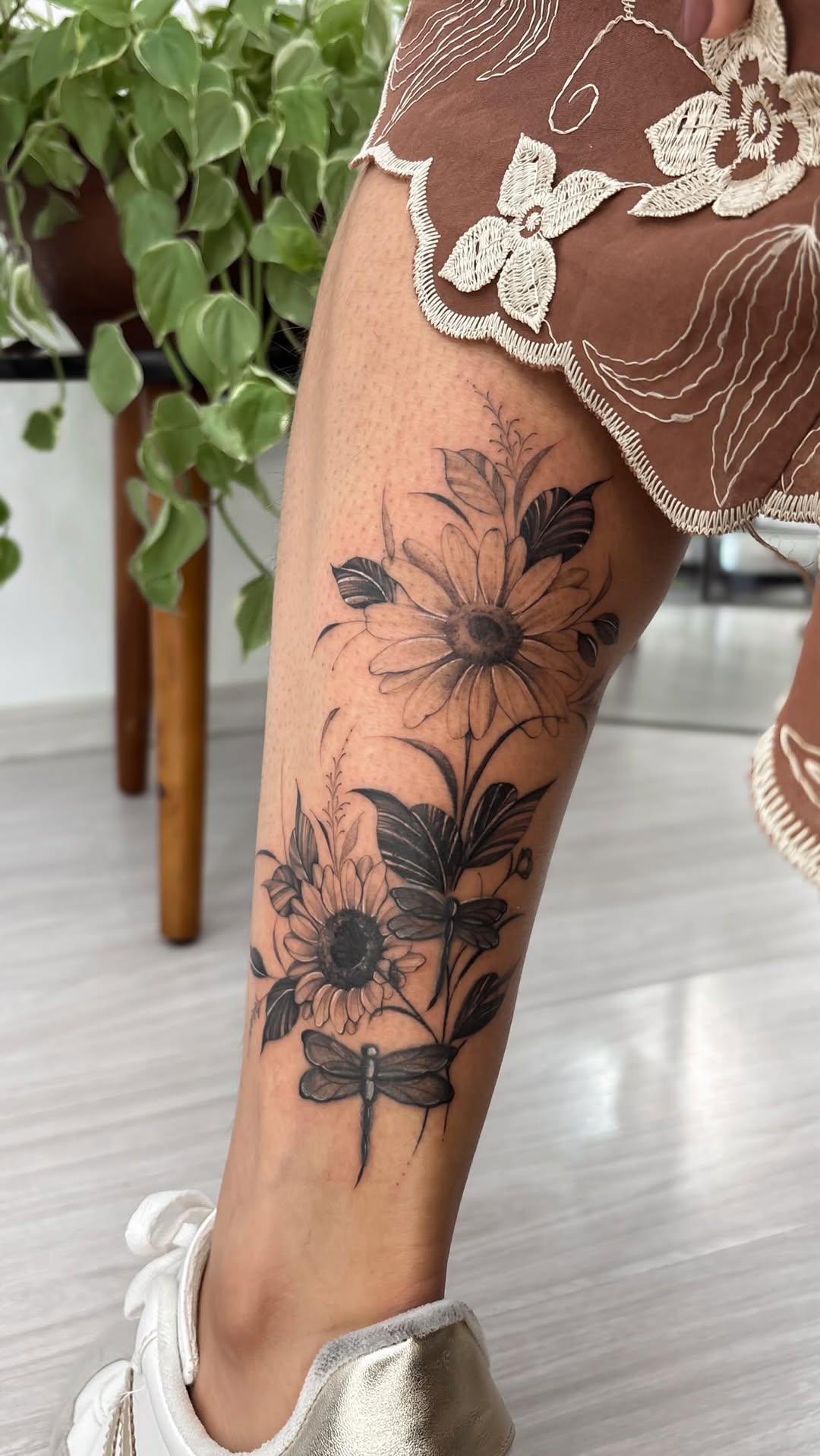 Tatuagem de pet, uma homenagem cheia de amor à Luna, companheirinha de 9 anos que ocupa um lugar muito especial no coração de sua tutora. 🐾

Foi uma 