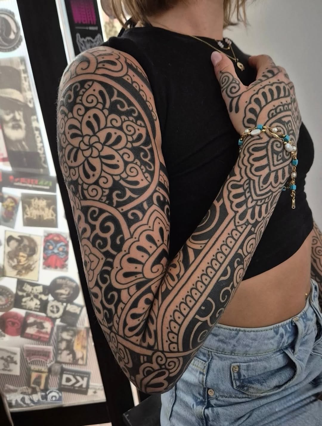 Sally added a second sleeve to her collection by @devo_tattoos 🔥
.
Drawn directly on the skin to flow naturally with every movement.✨
👇 Save this fo