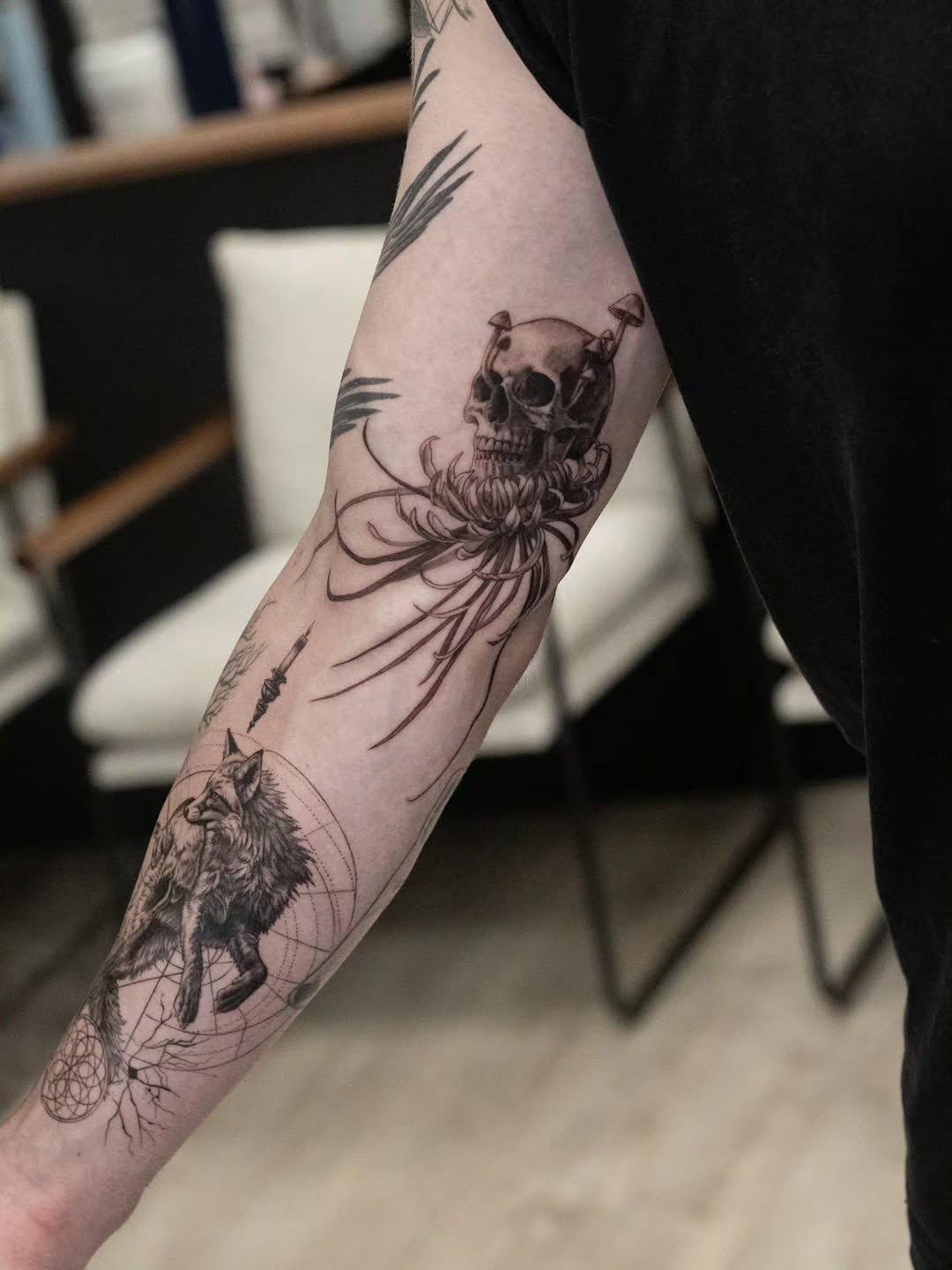 Sleeve project, almost done with it.

The themes of it are pretty interesting, dealing with life, death, renewal. The cycle of life.

#tattoo #tattooa