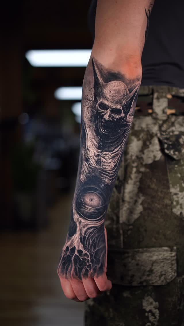 This healed Dark Surrealistic forearm by @rudyfoytattoos 💀showcases a demonic skull and a vampiric female figure with stunning depth, smooth gradient