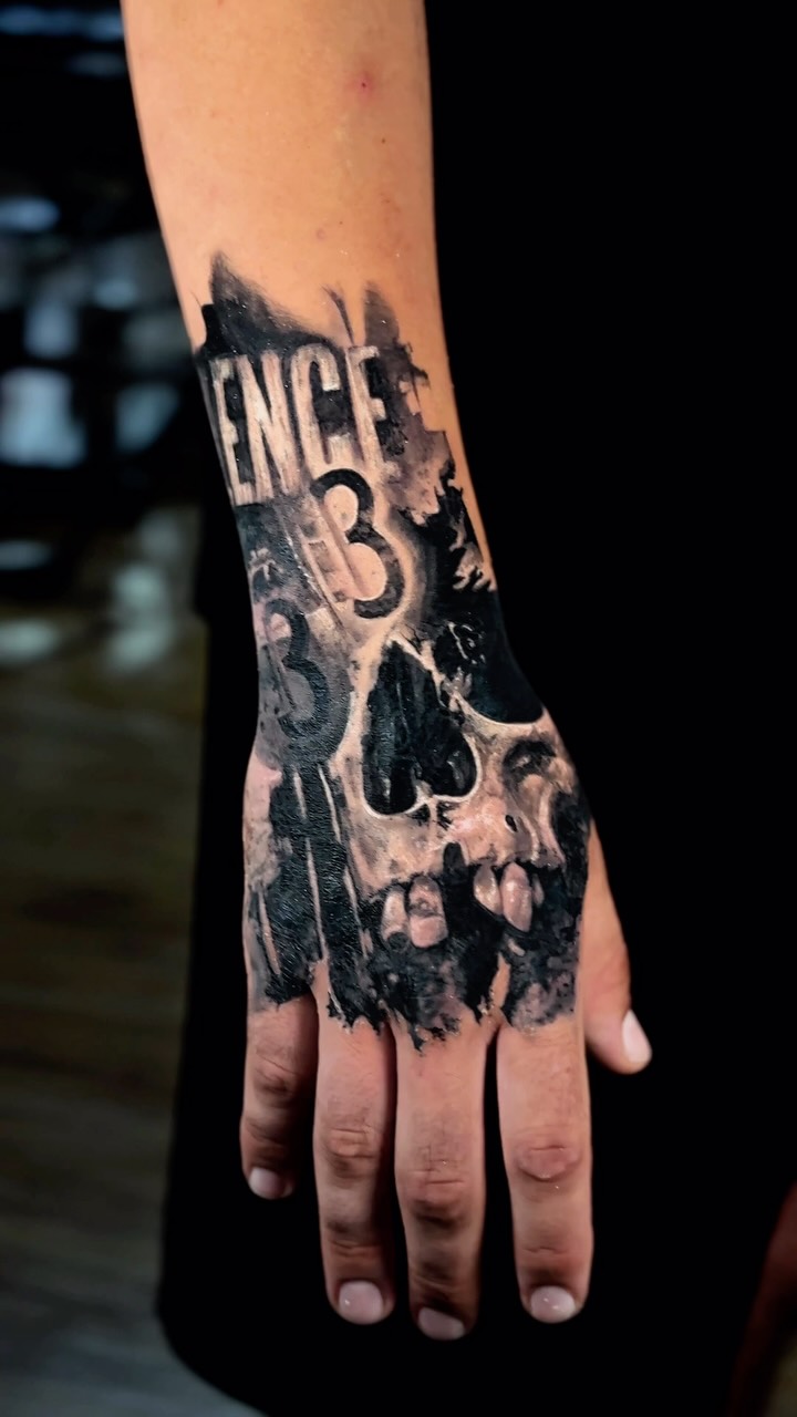 NEW FLASH SLEEVES 🩸💥!!️
Check out these recent gnarly full arm sleeves I’ve created! All of these are available to be tattooed, I’ve tried to mix so