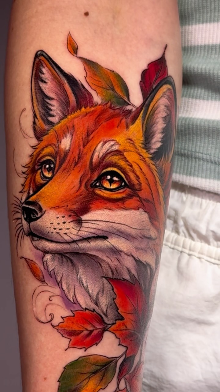 Hay artistas que trabajan con color.
Y hay quienes convierten el color en energía. ✨
Hoy esa energía llega a @kirink.tattoo : intensa, poderosa y llen