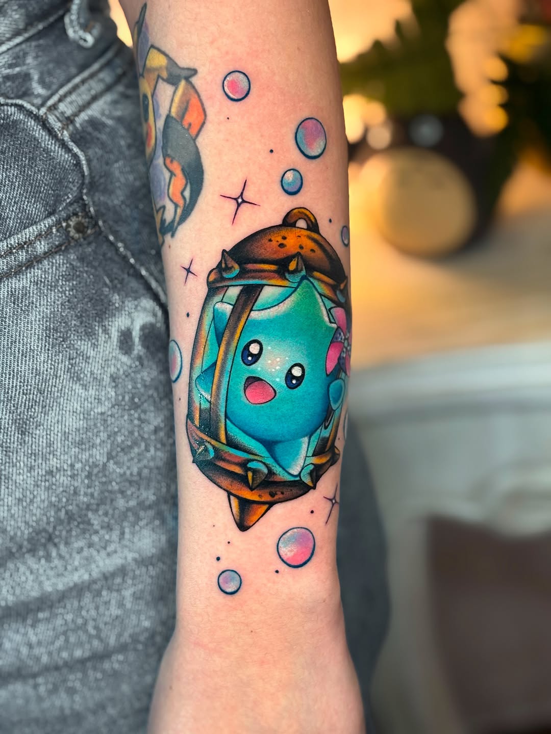 Bogotá se llena de color, personajes y mucha fantasía. 🩷✨
Del 12 al 15 de septiembre recibimos a @rotting_candy, artista e ilustradora costarricense