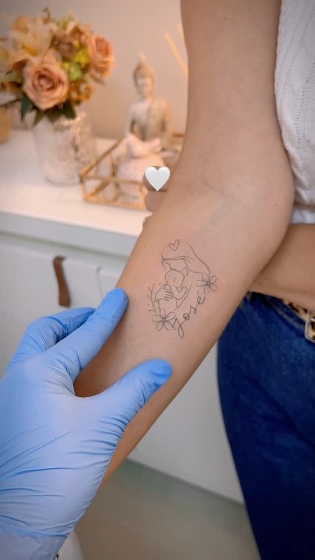 Ressignificando a pele 🤍
Trazendo beleza, feminilidade e delicadeza para a cicatriz que não precisava mais estar ali.

Especialmente para Elisiane 🥰