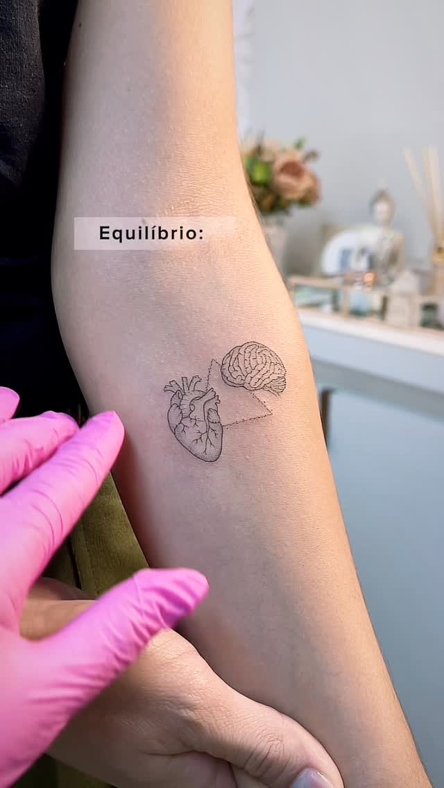 A Nanocamuflagem de cicatriz é uma técnica aprimorada e segura de tatuagem paramédica, capaz de NEUTRALIZAR a TONALIDADE das cicatrizes, tornando-as m