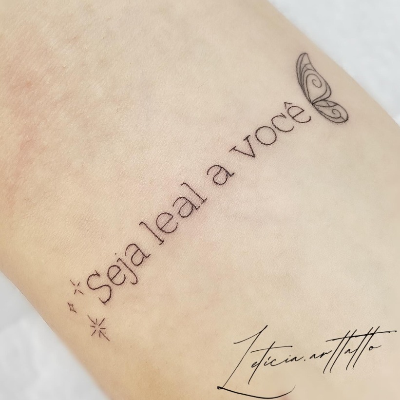 Obrigada @michelle_ramoss32 pelo carinho de sempre e por eternizar seus amores pets. Até logo amiga.  Orçamentos: 64993242182. 
@tattoofemininaminimal