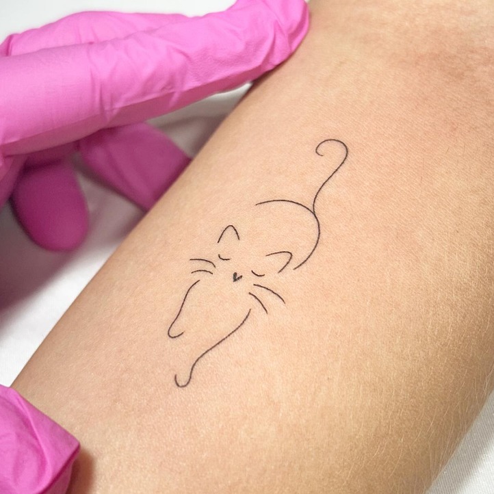 Repostando esse trabalho incrível de @leticia_arttattoo✨
Mais uma inspiração linda de tatuagem delicada para vocês!

📍Atendimento em Porto Alegre-RS
