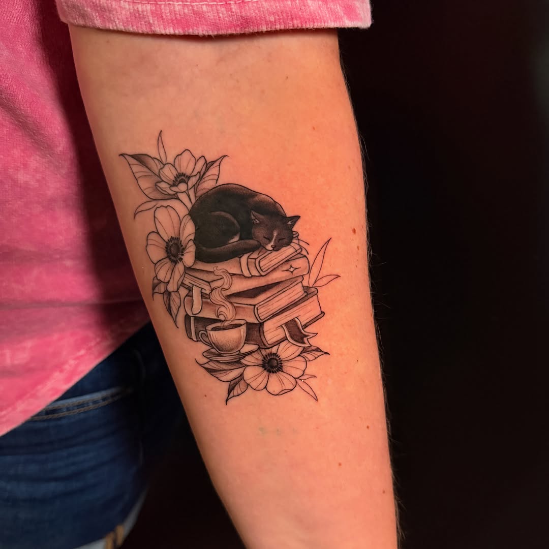 🗣️ GUEST ARTIST ALERT!!️ International Superstar @belen_inktattoo will be in Charlotte this November! 
🤏 LIMITED AVAILABILITY 

🫵  Email the shop f