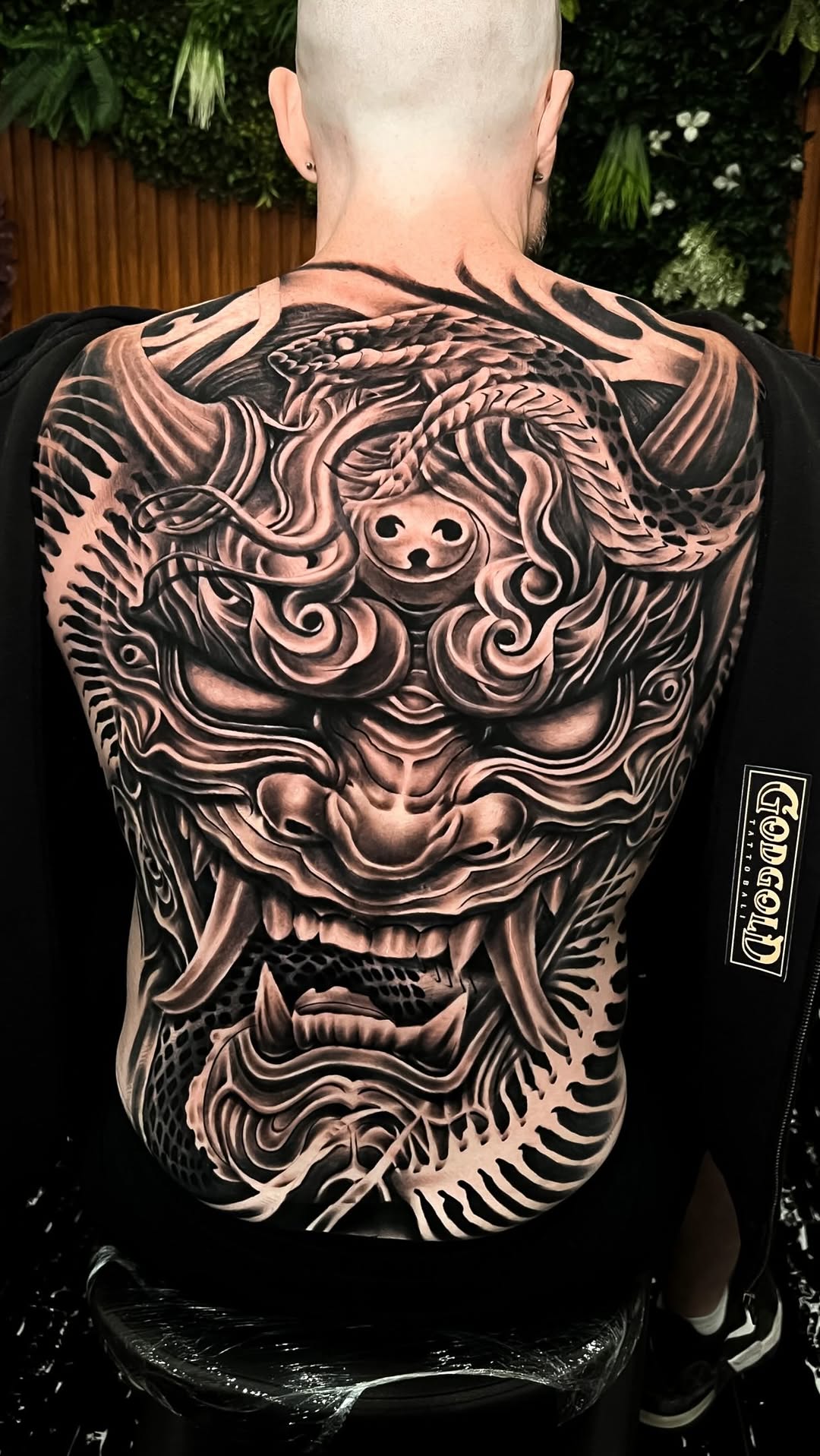 Tattoo under Anesthesia, fall a sleeve while u getting tattoo, both leg, both arm and full back, took 7 hours with 9 artis, anyone keen pls text here