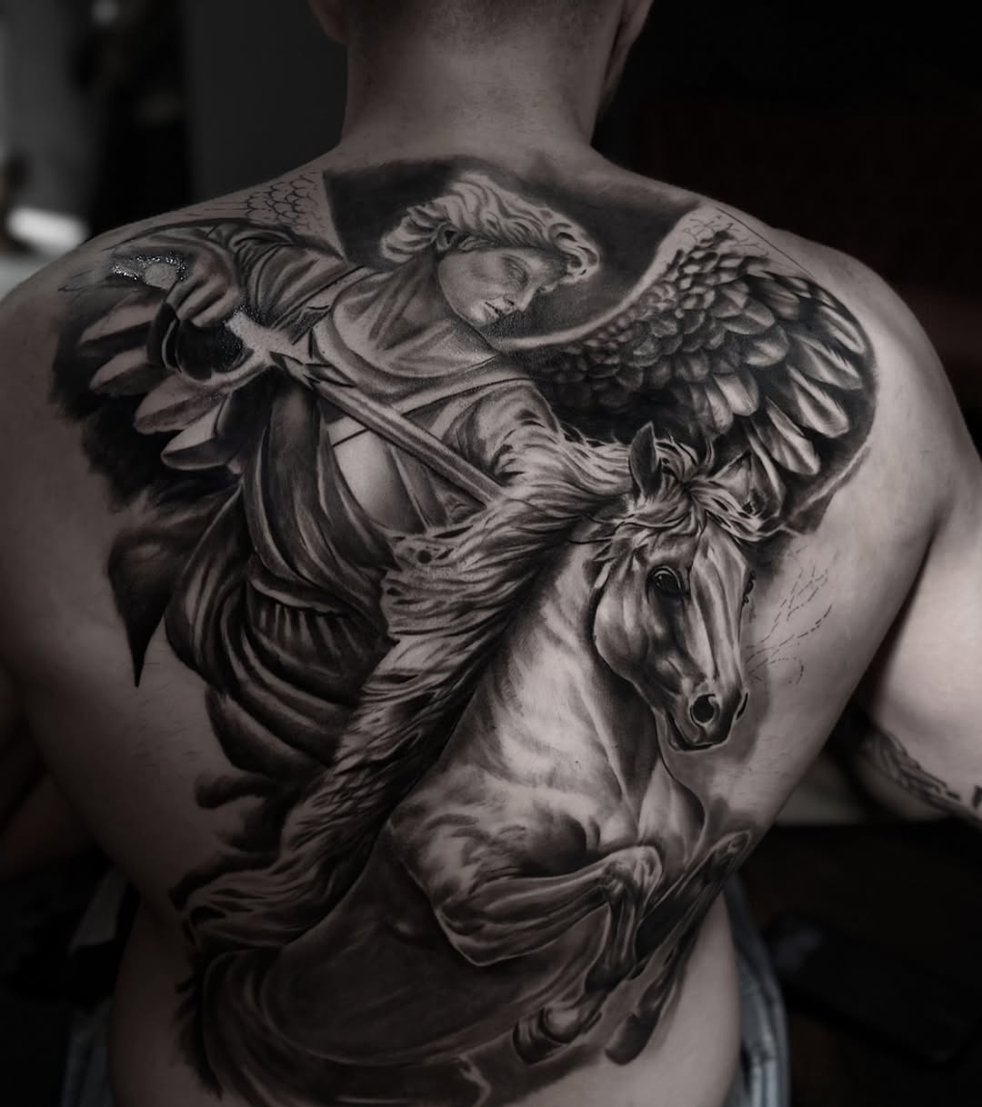 Tattoo cover up 
“Pasión por el fútbol, tatuada en la piel.”
Retrato realista a color de una leyenda del Liverpool, capturando su energía, sonrisa y a