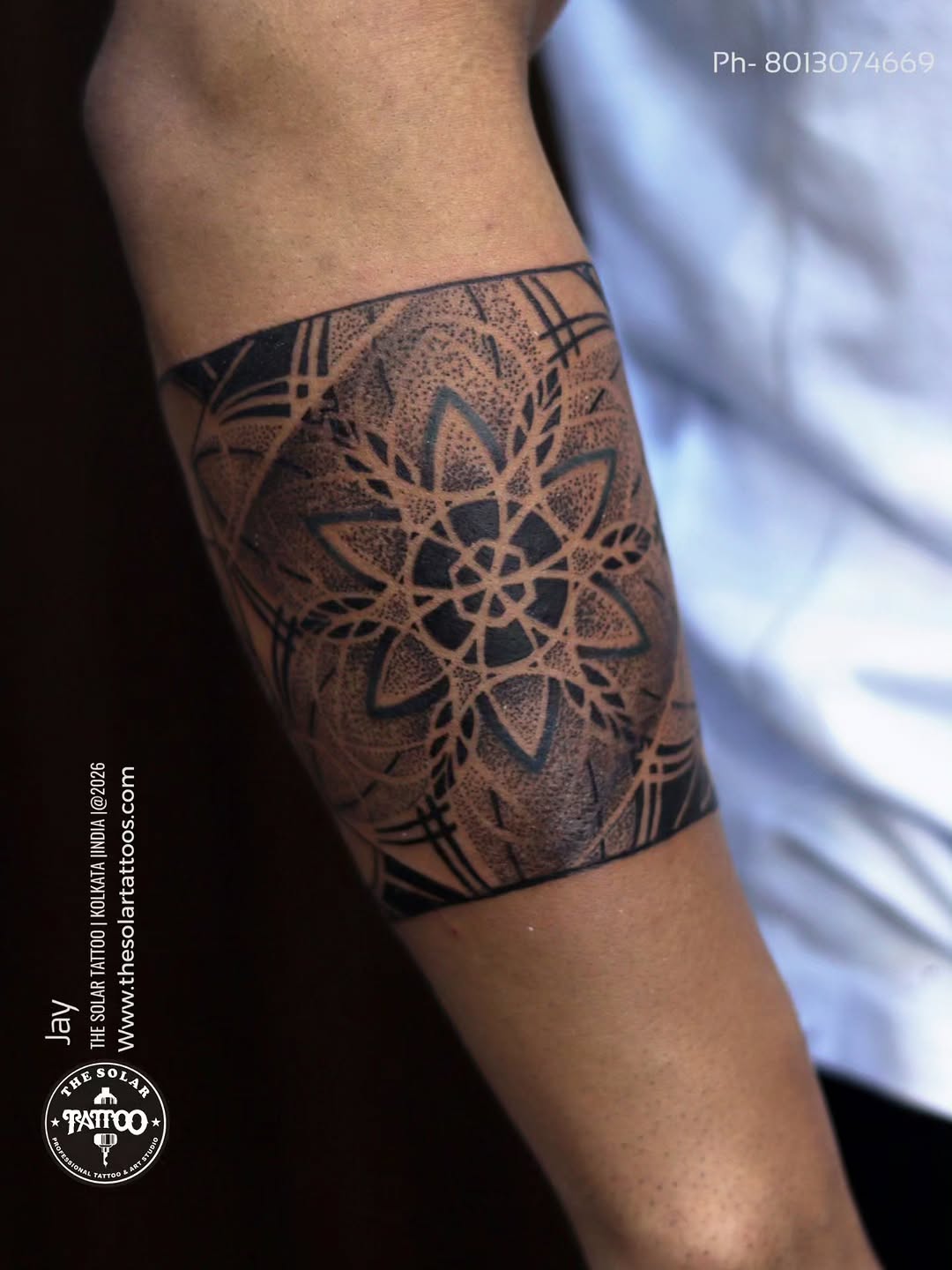 Lord Radha and Krishna tattoo is symbolic of true pure love between human soul and devine. A beautifully design and tattoo
Done by ,
Our resident arti