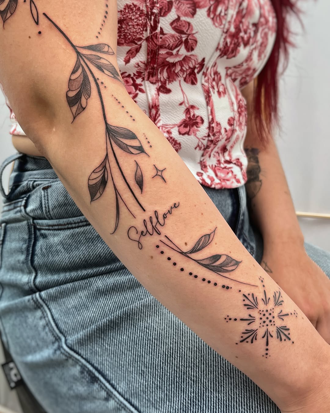 Un clásico de la casa pero que nunca pasa de moda, las flores siempre quedarán bien bien ubicadas y diseñadas. Si deseas cotizar tu idea en este estil