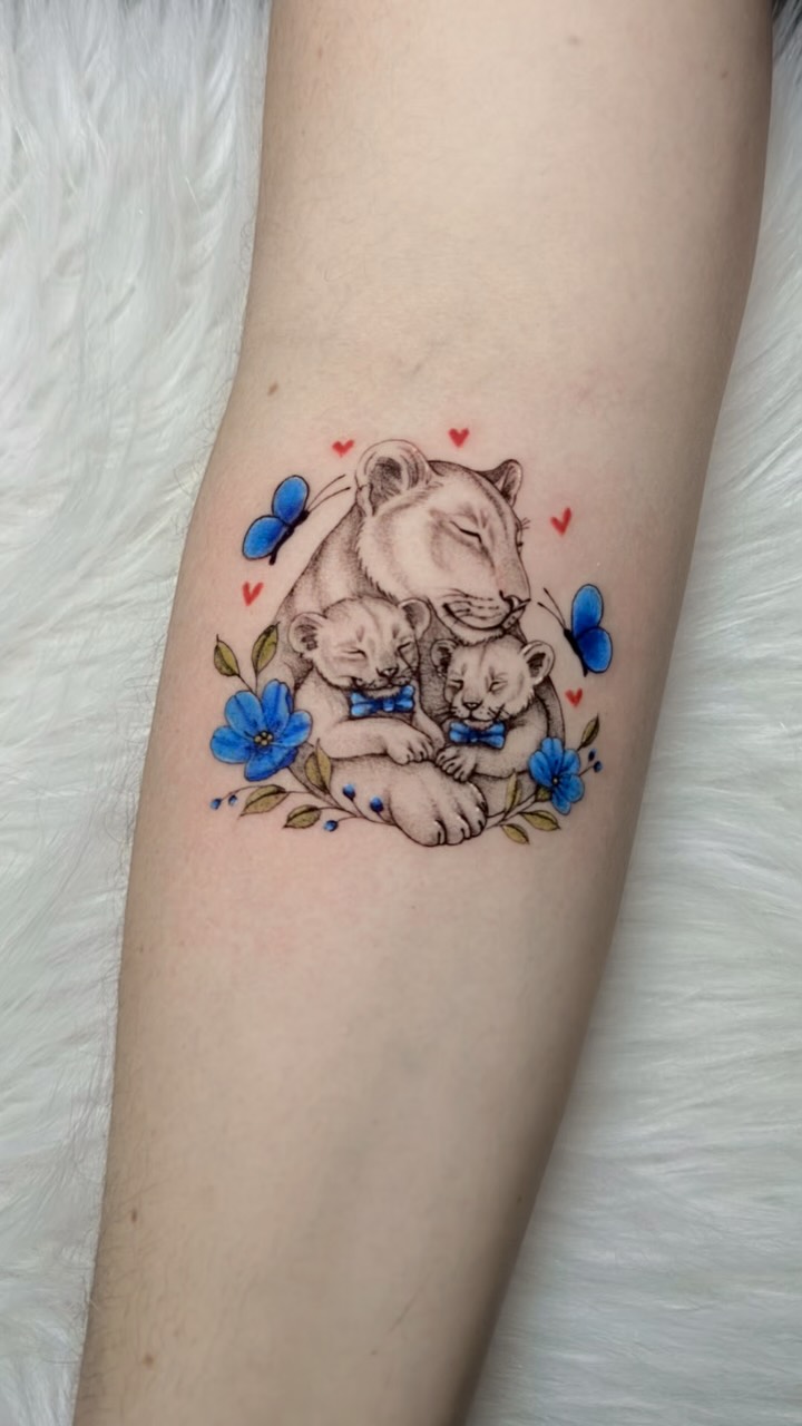 Nem precisa de legenda para algo tão lindo assim, né ? 
Mas me conta aqui pra quem vc faria uma tattoo em homenagem? 
.
Arte exclusiva 
Tattoo mãe e f