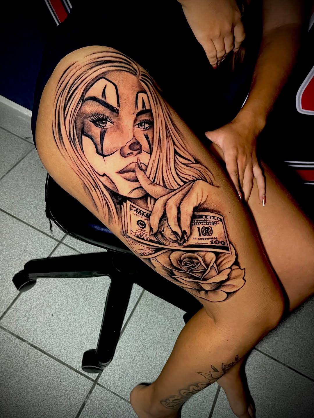 Trabalho feminino feita em uma sessão 🌹 

#tattoo #tattoofeminina #tattooinspiration #tattooer #tatuagem