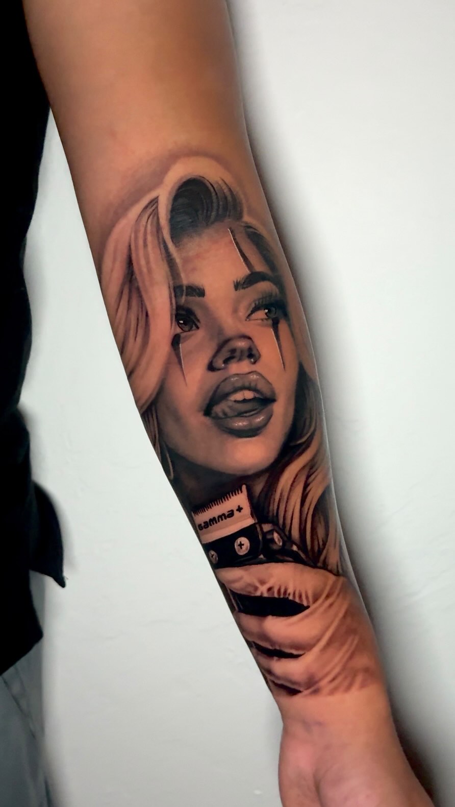 Dope payasa start to a full barber sleeve🔥
#sacramentotattoos #realismtattoo #tattooartist #tattoo #portraittattoo