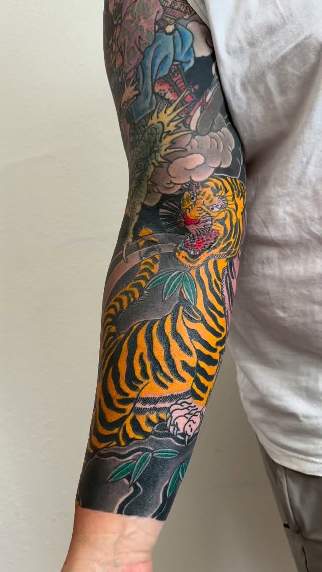 Japanese Catfish completed ✅
Done in Houston, TX.
DM for appointments & large-scale Japanese projects.
#japanesetattoo #catfish #irezumi #japanesetra