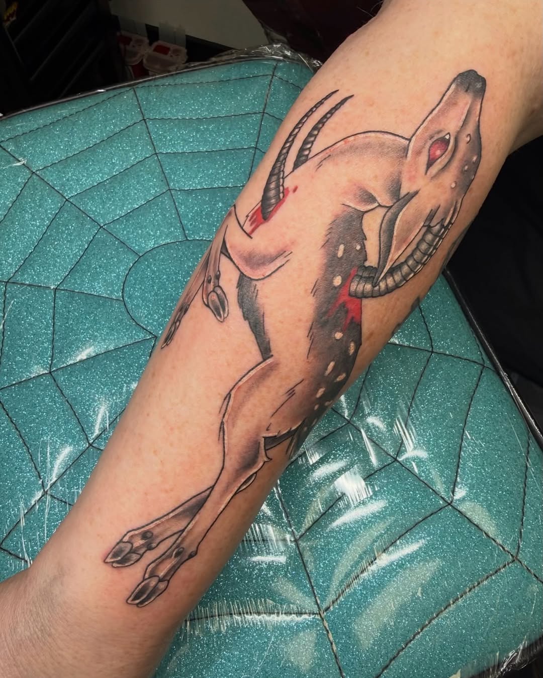 If you have 2 quarters (and $150) you too can be more whimsical ✨
Play the Get-What-You-Get Machine everyday. 🖤
#exposedtemptationstattoo #tattoos