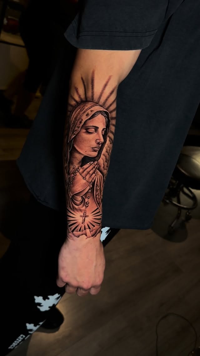 COVER UP ✨
📍DALLAS TX
📍 @genesis.tattoo.studio
By @yuli.tattoo.dallastx
📱: 9453523420