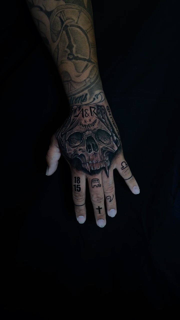 Crucified Jesus and lettering
📍DALLAS TX
📍 @genesis.tattoo.studio
APPOINTMENTS AVAILABLE ! To get a quote and schedule your appointment DM me or