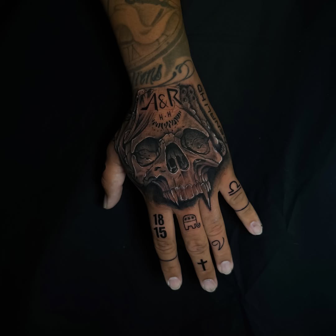 Last name “Martinez”
📍DALLAS TX
📍 @genesis.tattoo.studio
APPOINTMENTS AVAILABLE ! To get a quote and schedule your appointment DM me or send me
