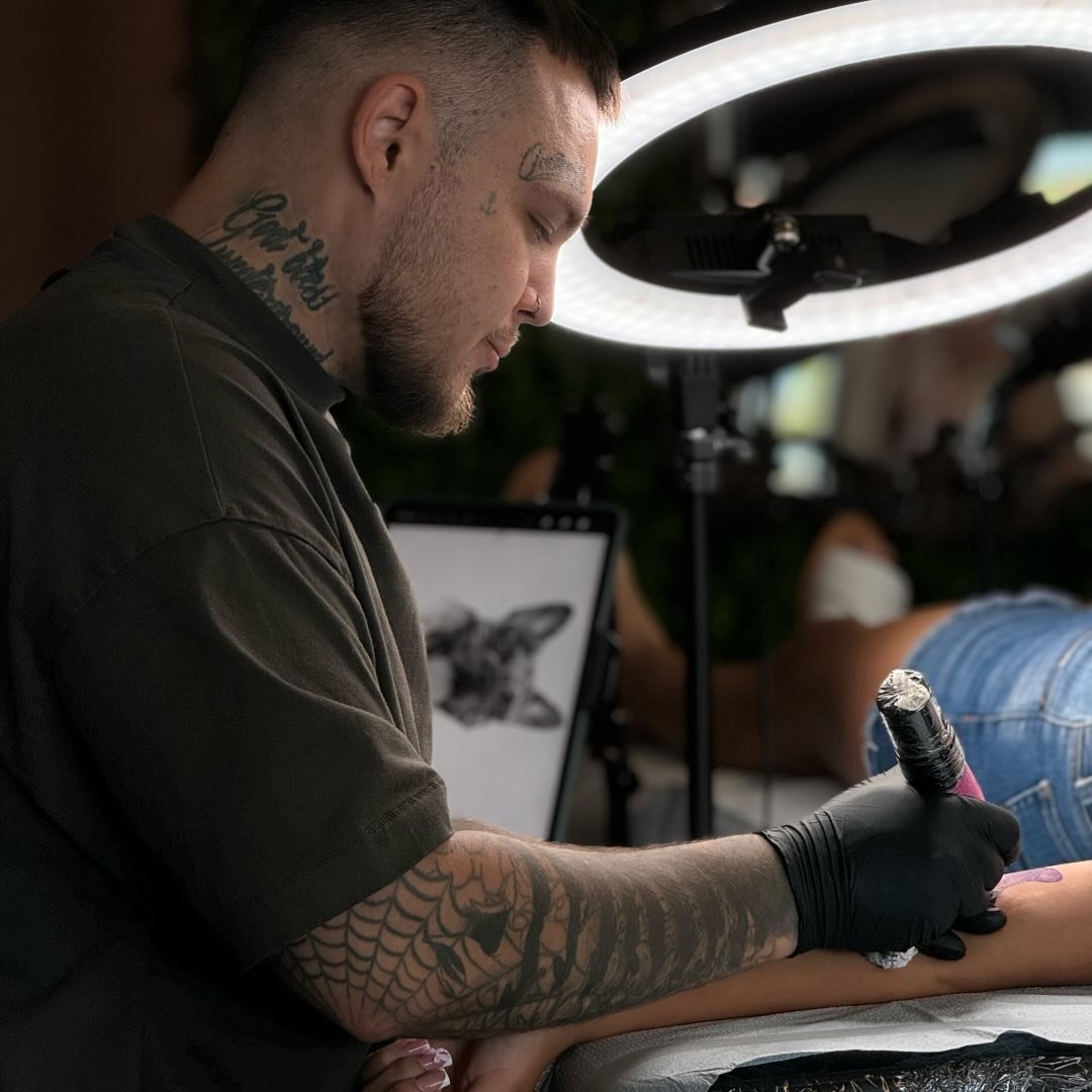 Dmytro Hubanov - Soundwave tattoo artist in Los Angeles, United States of America